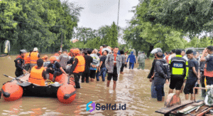 BLT Kesra Tetap Cair! Petugas Antar Langsung ke Pengungsian Korban Banjir Aceh-Sumatera